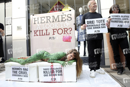 Peta Aktion gegen gegen Krokodilmord in Hamburg