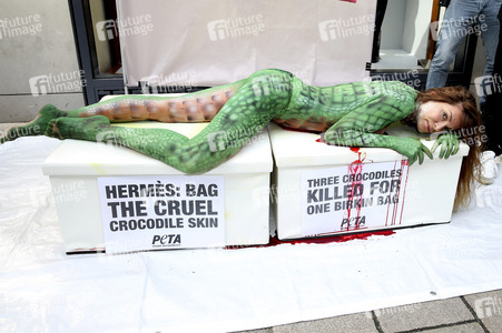 Peta Aktion gegen gegen Krokodilmord in Hamburg