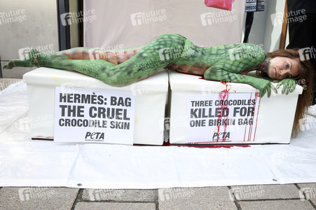 Peta Aktion gegen gegen Krokodilmord in Hamburg