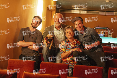Preview zur WDR Comedy-Serie 'Die Mockridges - Eine Knallerfamilie