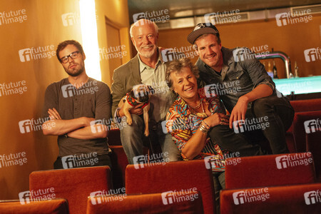 Preview zur WDR Comedy-Serie 'Die Mockridges - Eine Knallerfamilie