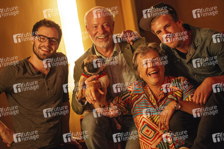 Preview zur WDR Comedy-Serie 'Die Mockridges - Eine Knallerfamilie