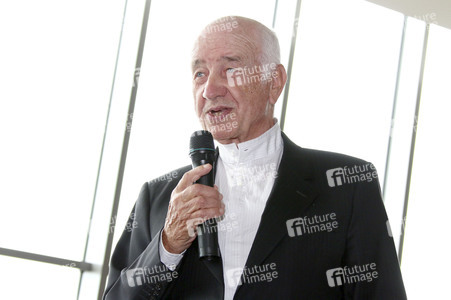 Ausstellungseröffnung 'Menschheitszirkus' in Ahrenshoop