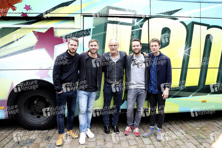 Übergabe vom NestWerk e.V. Jamliner Musikbus an Hamburger Jugendliche