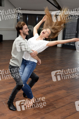 Joelina Drews und Marc Aurel Zeeb trainieren für 'Stepping Out' in Köln