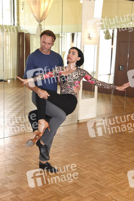Bernhard Bettermann und Mimi Fiedler trainieren für 'Stepping Out' in Bad Soden