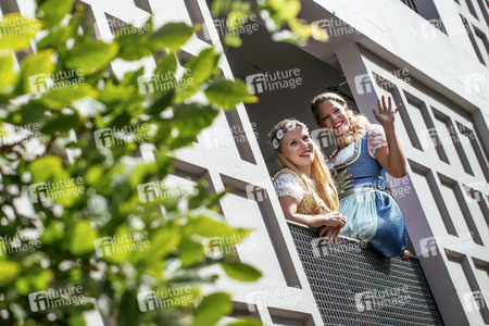 Foto-Shooting mit Models zum Thema 'Oktoberfest' und 'Dirndl' in Köln