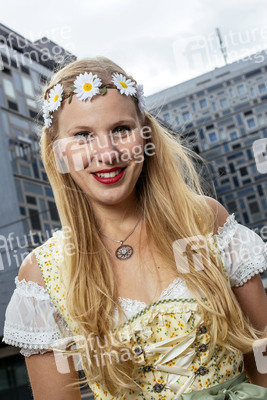 Foto-Shooting mit Models zum Thema 'Oktoberfest' und 'Dirndl' in Köln