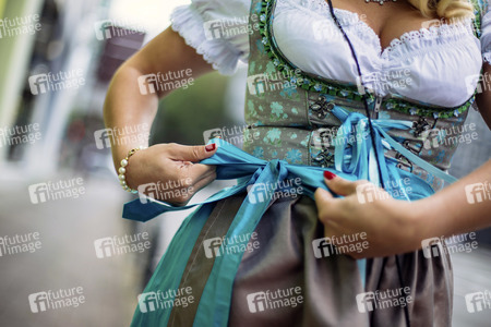 Foto-Shooting mit Models zum Thema 'Oktoberfest' und 'Dirndl' in Köln