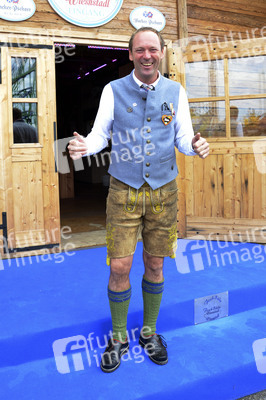 Oktoberfest-Anstich im Fisch Bäda Wiesnstadl in München