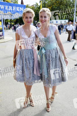 Oktoberfest-Anstich im Fisch Bäda Wiesnstadl in München