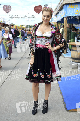 Oktoberfest-Anstich im Fisch Bäda Wiesnstadl in München