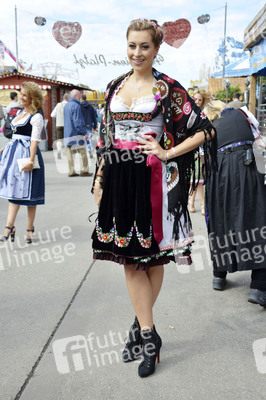 Oktoberfest-Anstich im Fisch Bäda Wiesnstadl in München