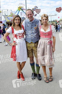 Oktoberfest-Anstich im Fisch Bäda Wiesnstadl in München