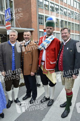 Wiesn-Einzug der Festwirte und Brauereien in München