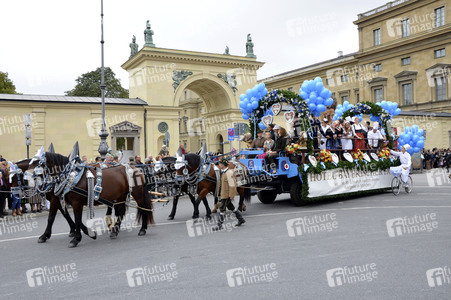 Trachten- und Schützenzug 2015 in München