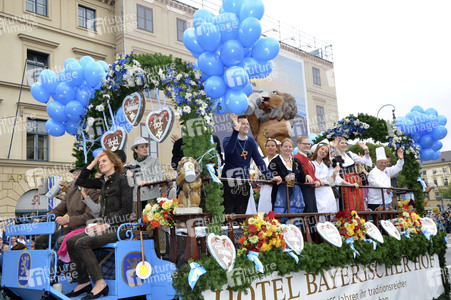 Trachten- und Schützenzug 2015 in München