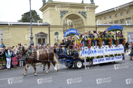 Trachten- und Schützenzug 2015 in München