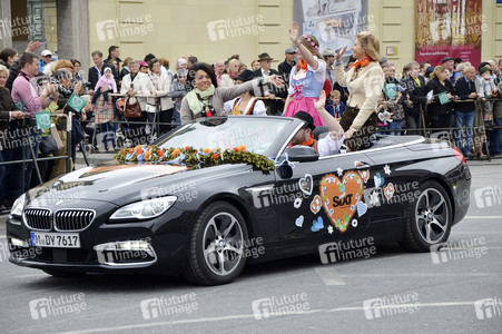 Trachten- und Schützenzug 2015 in München