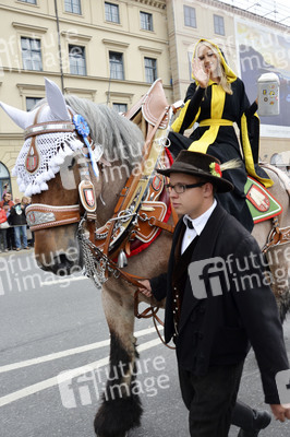 Trachten- und Schützenzug 2015 in München