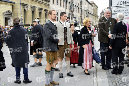 Trachten- und Schützenzug 2015 in München