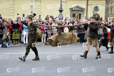 Trachten- und Schützenzug 2015 in München