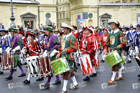 Trachten- und Schützenzug 2015 in München