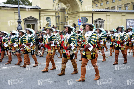 Trachten- und Schützenzug 2015 in München