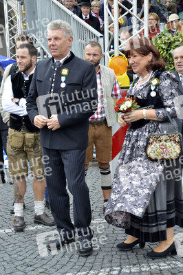 Trachten- und Schützenzug 2015 in München
