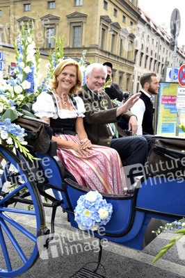 Trachten- und Schützenzug 2015 in München