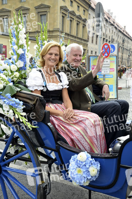 Trachten- und Schützenzug 2015 in München