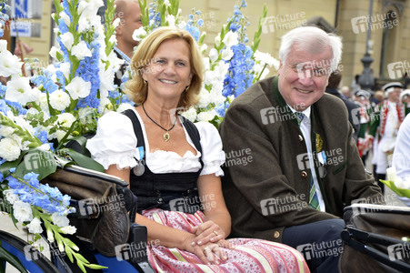 Trachten- und Schützenzug 2015 in München
