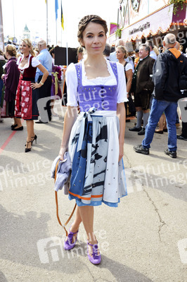 Damen-Wiesn 2015 von Unternehmerin Regine Sixt auf dem Oktoberfest in München