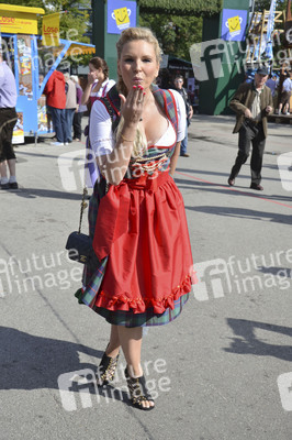 Damen-Wiesn 2015 von Unternehmerin Regine Sixt auf dem Oktoberfest in München
