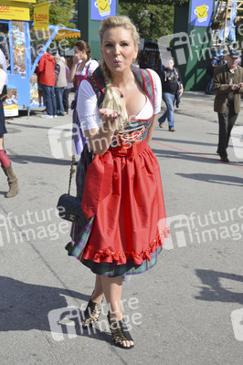 Damen-Wiesn 2015 von Unternehmerin Regine Sixt auf dem Oktoberfest in München
