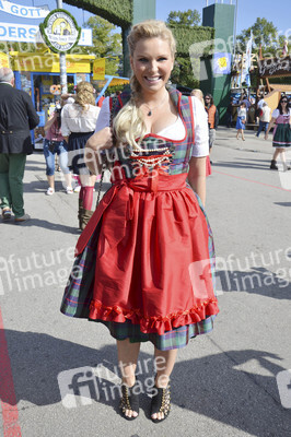 Damen-Wiesn 2015 von Unternehmerin Regine Sixt auf dem Oktoberfest in München