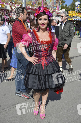 Damen-Wiesn 2015 von Unternehmerin Regine Sixt auf dem Oktoberfest in München