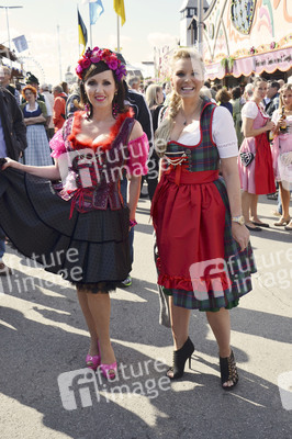 Damen-Wiesn 2015 von Unternehmerin Regine Sixt auf dem Oktoberfest in München