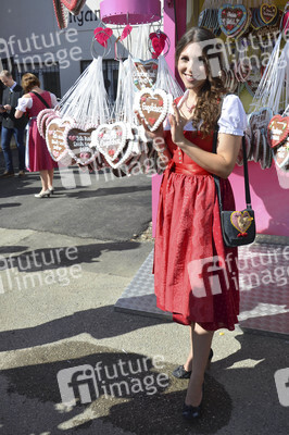 Damen-Wiesn 2015 von Unternehmerin Regine Sixt auf dem Oktoberfest in München