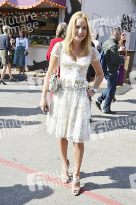 Damen-Wiesn 2015 von Unternehmerin Regine Sixt auf dem Oktoberfest in München