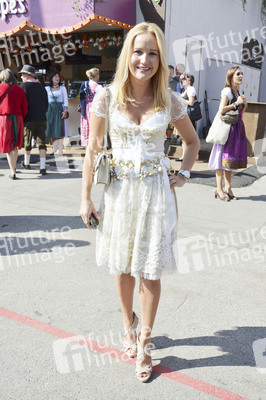 Damen-Wiesn 2015 von Unternehmerin Regine Sixt auf dem Oktoberfest in München