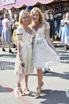 Damen-Wiesn 2015 von Unternehmerin Regine Sixt auf dem Oktoberfest in München