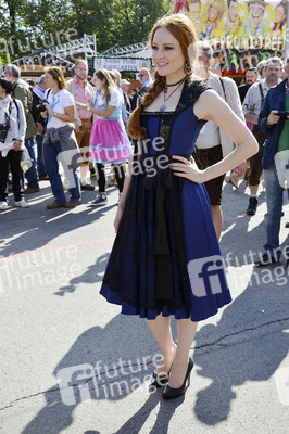 Damen-Wiesn 2015 von Unternehmerin Regine Sixt auf dem Oktoberfest in München