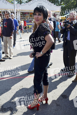 Damen-Wiesn 2015 von Unternehmerin Regine Sixt auf dem Oktoberfest in München