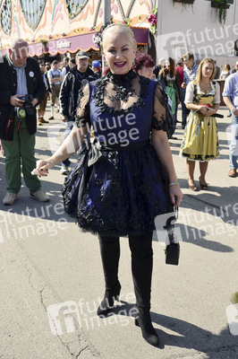 Damen-Wiesn 2015 von Unternehmerin Regine Sixt auf dem Oktoberfest in München