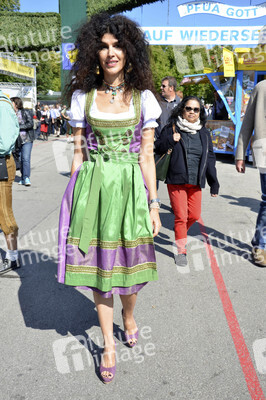 Damen-Wiesn 2015 von Unternehmerin Regine Sixt auf dem Oktoberfest in München