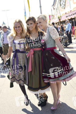 Damen-Wiesn 2015 von Unternehmerin Regine Sixt auf dem Oktoberfest in München