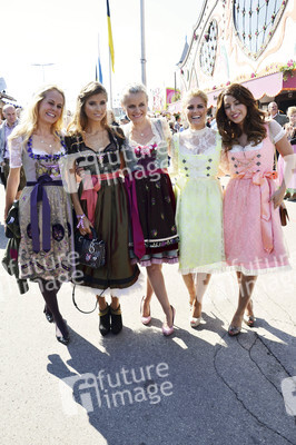 Damen-Wiesn 2015 von Unternehmerin Regine Sixt auf dem Oktoberfest in München