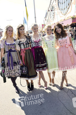 Damen-Wiesn 2015 von Unternehmerin Regine Sixt auf dem Oktoberfest in München