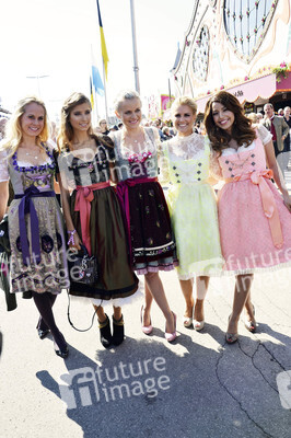 Damen-Wiesn 2015 von Unternehmerin Regine Sixt auf dem Oktoberfest in München